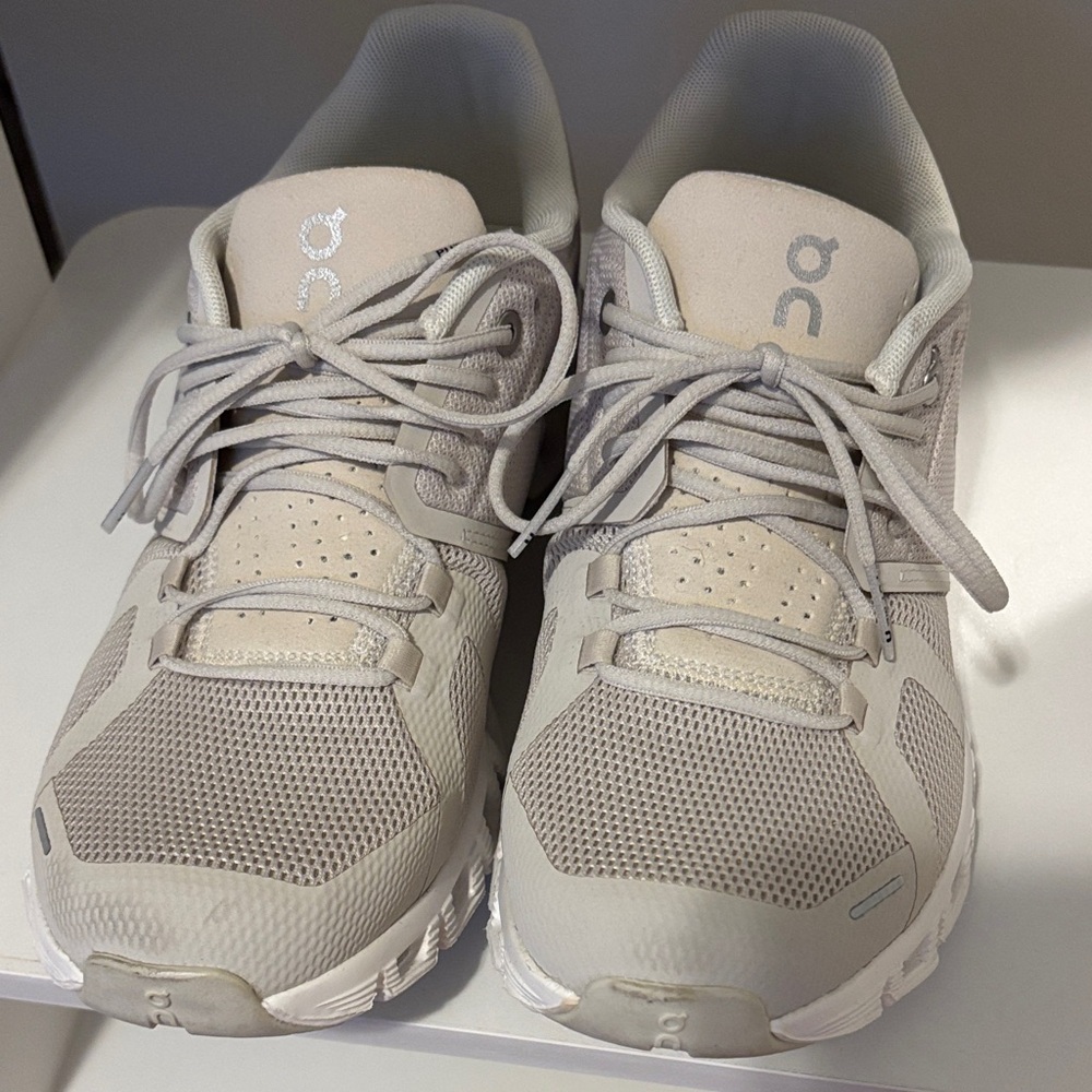 On Running Women's Cream and Gray Sneakers - Picture 8 of 9